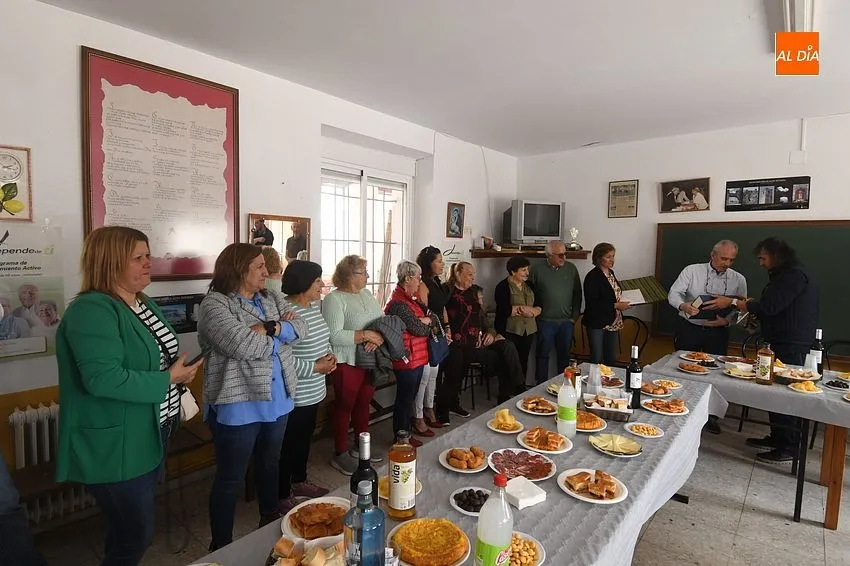 Agallas homenajea a su médico de  familia por jubilación / Fotos: Adrián M.Pastor