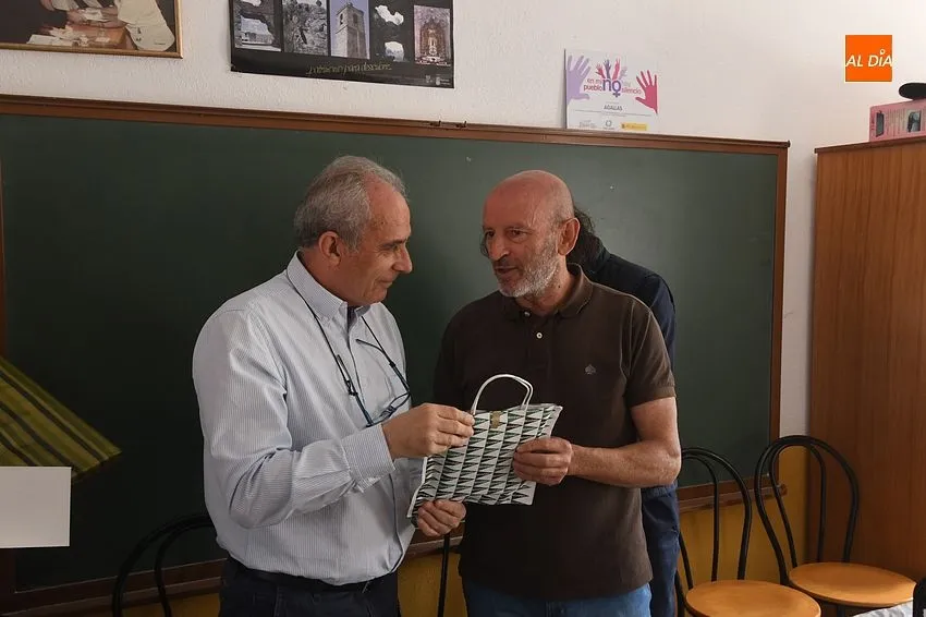 Agallas homenajea a su médico de  familia por jubilación / Fotos: Adrián M.Pastor