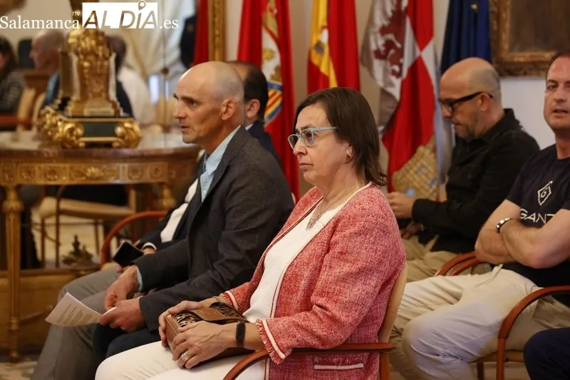 El concejal de Turismo, Ángel Fernández Silva, en el Ayuntamiento, en la presentación del espectáculo del Ibérico que llega a Salamanca. Foto: David Sañudo
