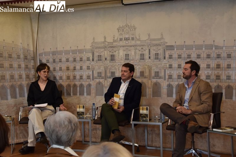 El subdirector de EL MUNDO, Jorge Bustos, presenta en Salamanca su retrato sobre la vida en los márgenes