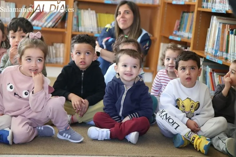 Foto 18 - Las historias de Fernando Salda&ntilde;a deleitan a los alumnos del Colegio Santa Teresa
