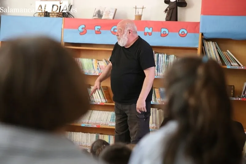 Foto 15 - Las historias de Fernando Salda&ntilde;a deleitan a los alumnos del Colegio Santa Teresa