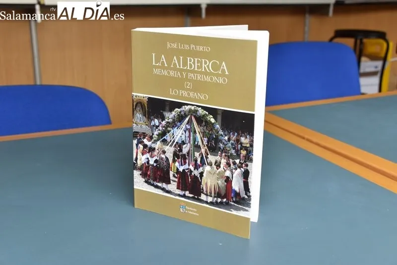 Presentación en la Feria del Libro de Salamanca del nuevo trabajo de José Luis Puerto, 'La Alberca: memoria y patrimonio. (2) Lo profano', editado por la Diputación. Foto: Vanesa Martins
