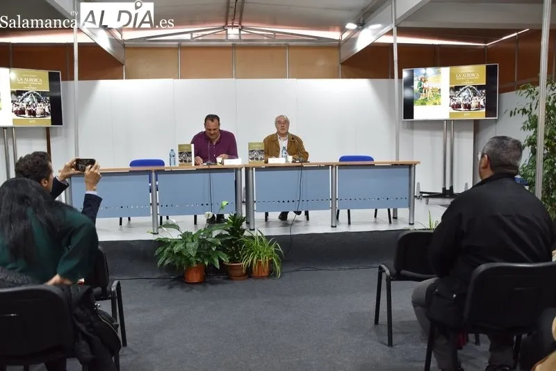 Presentación en la Feria del Libro de Salamanca del nuevo trabajo de José Luis Puerto, 'La Alberca: memoria y patrimonio. (2) Lo profano', editado por la Diputación. Foto: Vanesa Martins