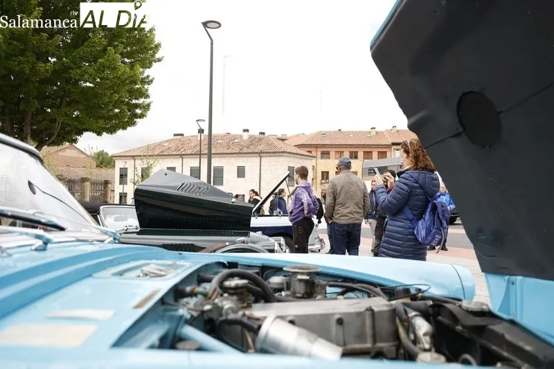 Arranque de vehículos antiguos junto al Museo de Historia de la Automoción. Foto: David Sañudo