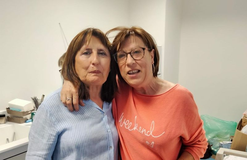 Toñi Gutiérrez y Pilar Peinador celebran su jubilación con sus compañeros del Hospital de Salamanca