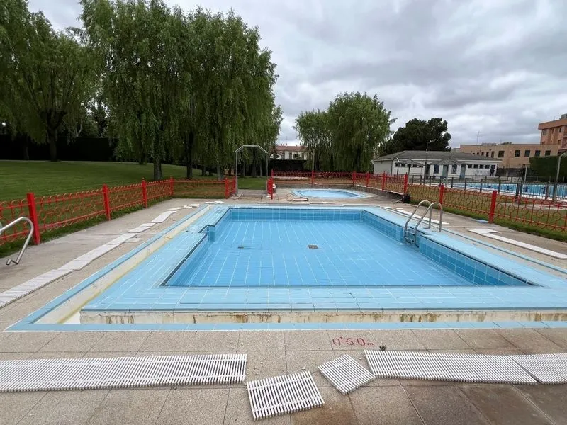 Puesta a punto de las piscinas municipales de Carbajosa de la Sagrada 