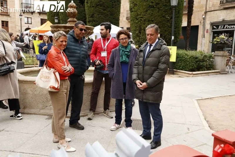 El Colegio Maestro Ávila recibía en la plaza de la Libertad su premio como ganador del juego ‘Biotesoros Urbanos’ de Salamanca Fascinación Verde. Foto: David Sañudo