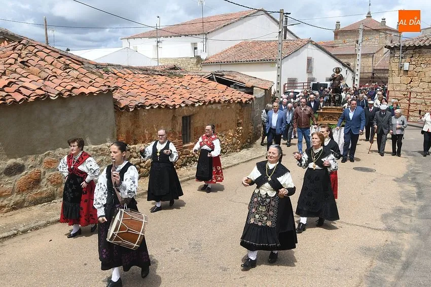 Gentes del campo en Cabrillas procesionan a San Isidro Labrador/ Fotos: Adrián M.Pastor