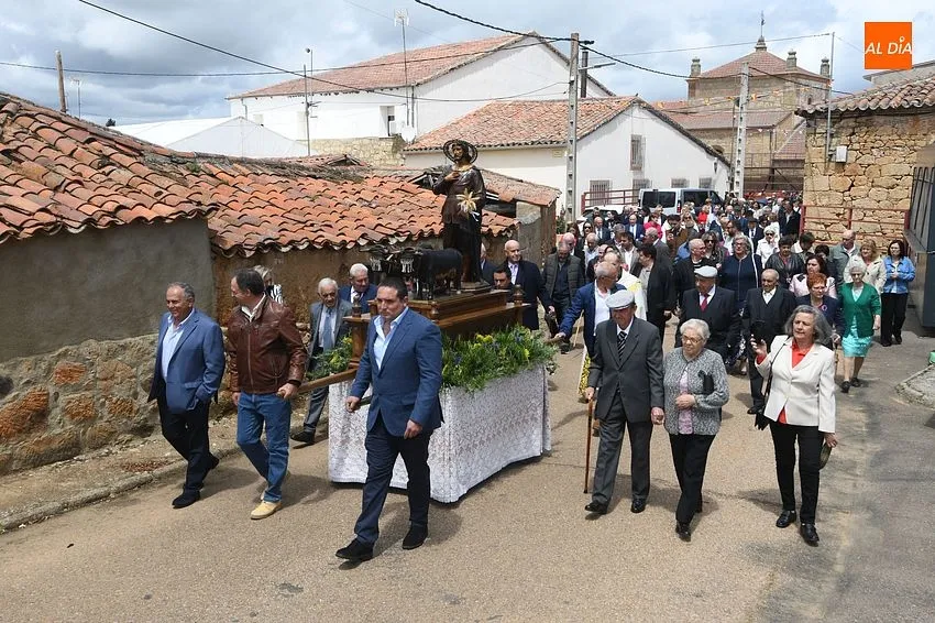 Gentes del campo en Cabrillas procesionan a San Isidro Labrador/ Fotos: Adrián M.Pastor