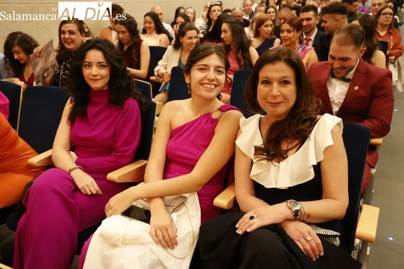 Emotiva graduación de los alumnos de Educación Infantil y Primaria de la UPSA | FOTOS: David Sañudo 