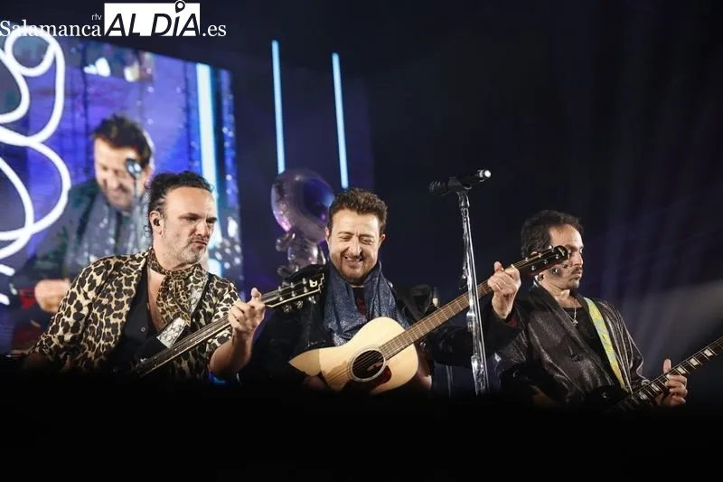 Manolo García hace un recorrido por su trayectoria musical en un Multiusos a rebosar | FOTOS: David Sañudo