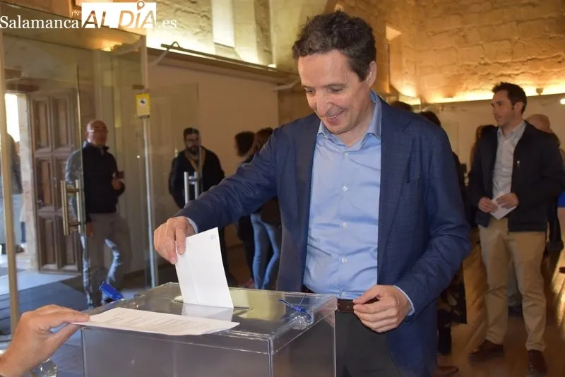 Foto 2 - Buen ambiente y notable respuesta de los votantes en la elecciones de la USAL