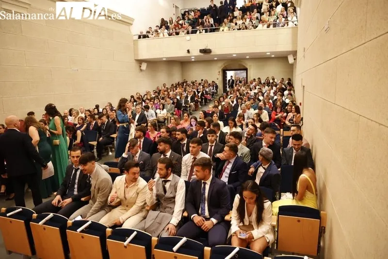 Emotiva graduación de los alumnos de Educación Infantil y Primaria de la UPSA | FOTOS: David Sañudo 