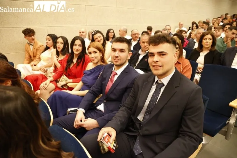 Emotiva graduación de los alumnos de Educación Infantil y Primaria de la UPSA | FOTOS: David Sañudo 