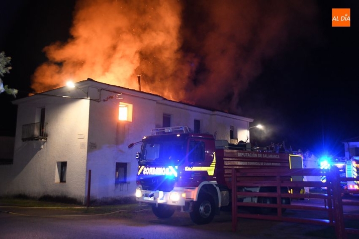 Incendio en una casa habitada en Águeda/ Fotos: Adrián M.Pastor