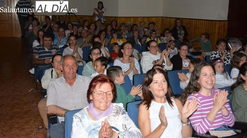 Los niños y niñas del grupo de teatro triunfaron en el escenario del centro cultural de la villa