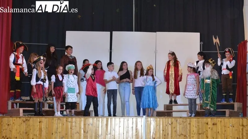 Los niños y niñas del grupo de teatro triunfaron en el escenario del centro cultural de la villa