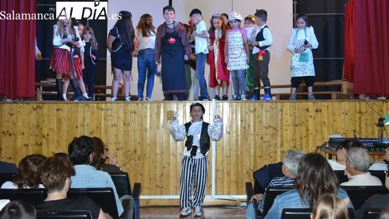 Los niños y niñas del grupo de teatro triunfaron en el escenario del centro cultural de la villa