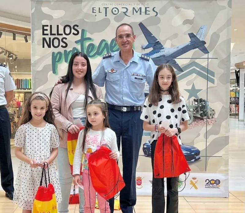 El CC Tormes entrega los premios del Día de las Fuerzas Armadas.