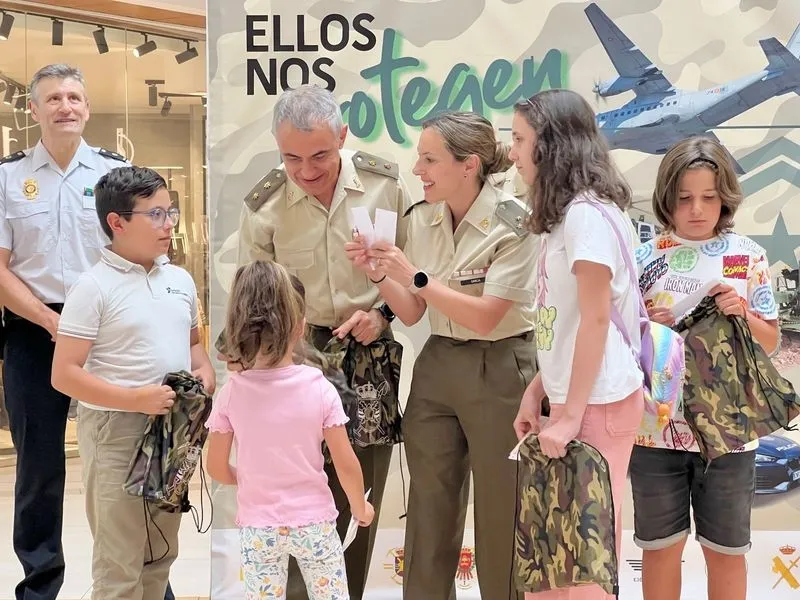 El CC Tormes entrega los premios del Día de las Fuerzas Armadas.