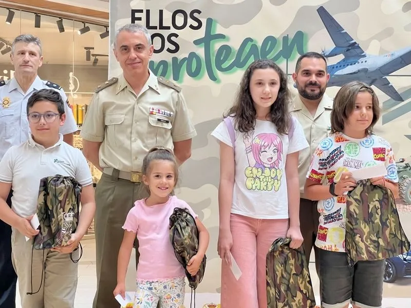 El CC Tormes entrega los premios del Día de las Fuerzas Armadas.
