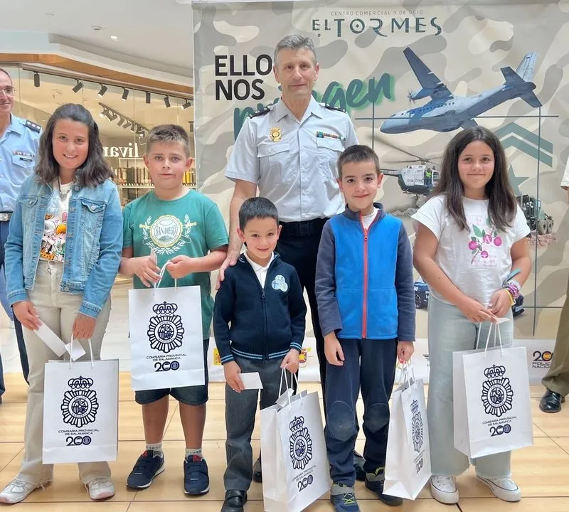 El CC Tormes entrega los premios del Día de las Fuerzas Armadas.