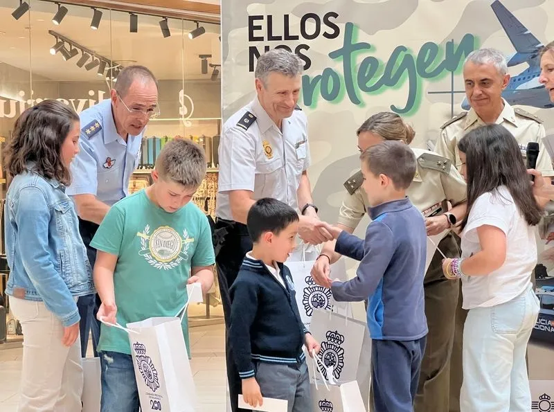 El CC Tormes entrega los premios del Día de las Fuerzas Armadas.
