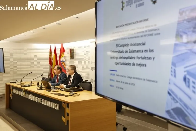 El presidente del Colegio Oficial de Médicos de Salamanca, Santiago Santa Cruz Ruiz, acompañado por el presidente de la Real Academia de Salamanca, Francisco S. Lozano Sánchez. Foto de David Sañudo