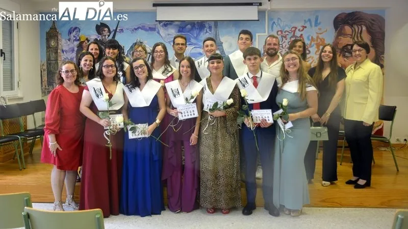 Foto 2 - Diez alumnas y alumnos del IES Tierras de Abadengo de Lumbrales celebran su graduaci&oacute;n en Bachillerato