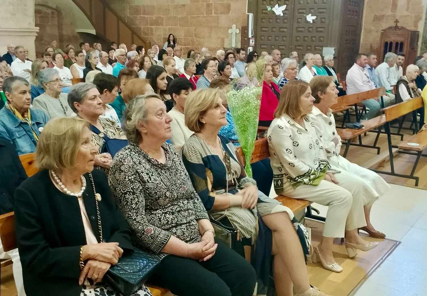 Foto 2 - L&aacute;grimas, recuerdos y homenaje a Benita Chamoso en un multitudinario acto en Villoruela