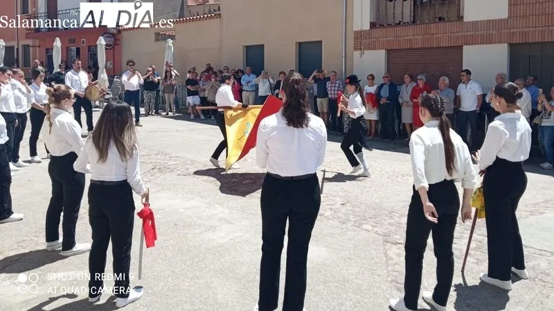 Las chicas han bailado la bandera hoy, domingo de Corpus