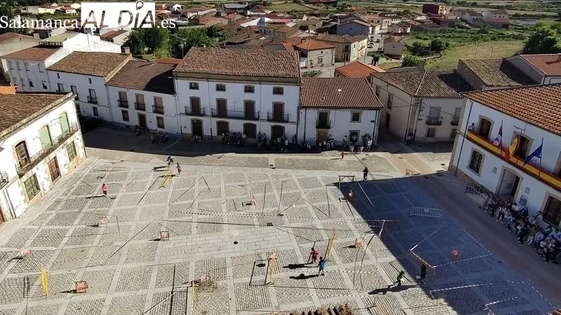 Foto 2 - Lumbrales estrena el primer MicroSprint de orientaci&oacute;n en la Plaza Mayor