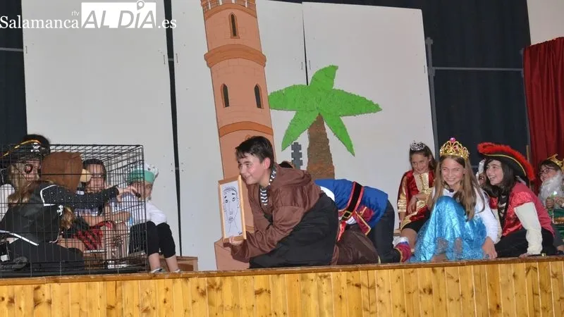 Foto 4 - El grupo infantil de teatro de Lumbrales debuta con un notable &eacute;xito