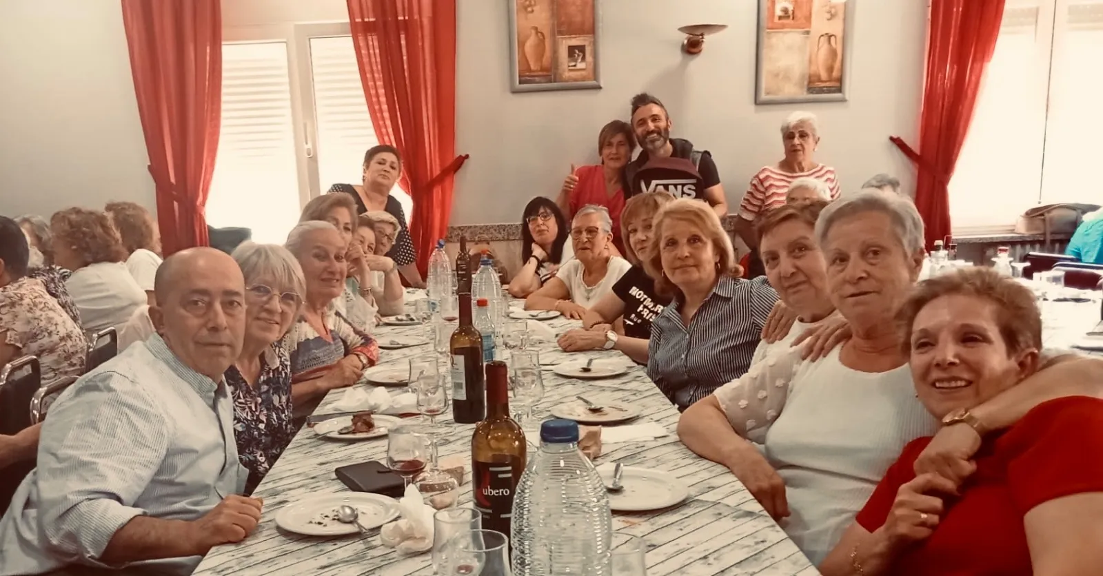Foto 3 - Una animada y divertida comida dice adi&oacute;s al curso de gimnasia del Ayuntamiento