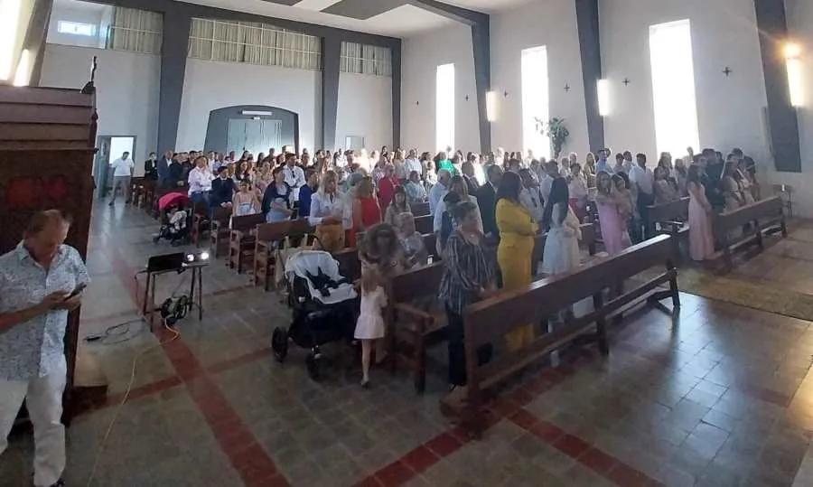 Foto 4 - Seis j&oacute;venes de La Alamedilla y Fuentes de O&ntilde;oro reciben la Confirmaci&oacute;n