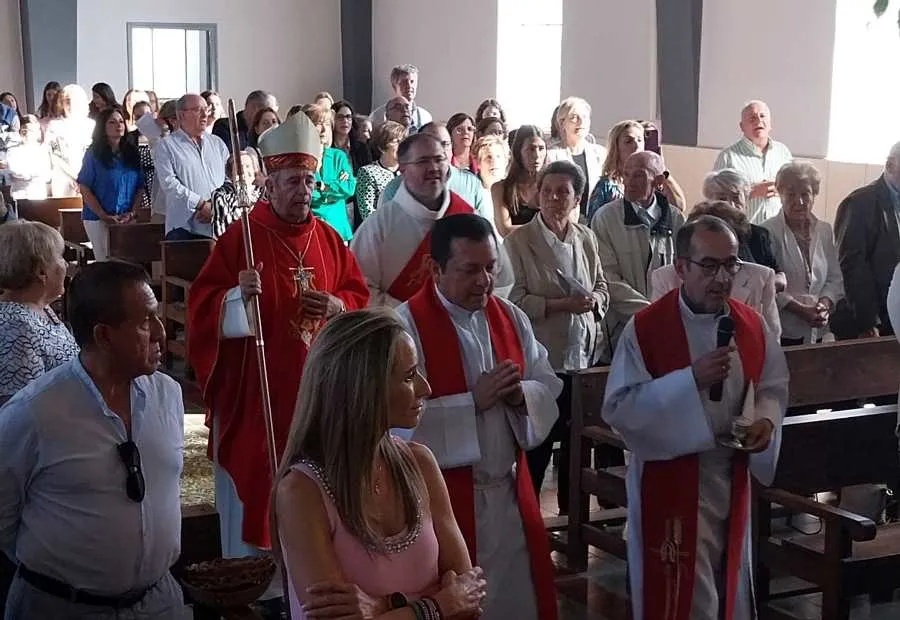 Foto 3 - Seis j&oacute;venes de La Alamedilla y Fuentes de O&ntilde;oro reciben la Confirmaci&oacute;n