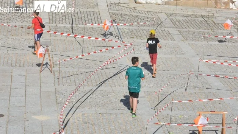 La prueba de orientación se celebró en el laberinto montado en la Plaza