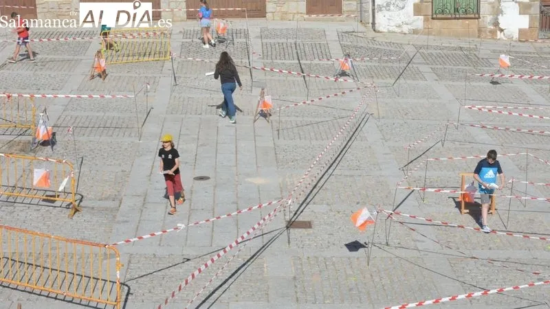 La prueba de orientación se celebró en el laberinto montado en la Plaza