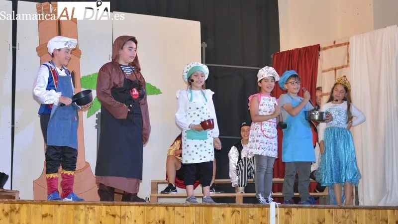 Foto 3 - El grupo infantil de teatro de Lumbrales debuta con un notable &eacute;xito