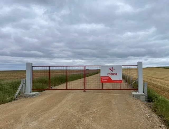 Se han construido dos modernas naves ganaderas, cada una con 18 corrales y una capacidad total para albergar 650 terneros