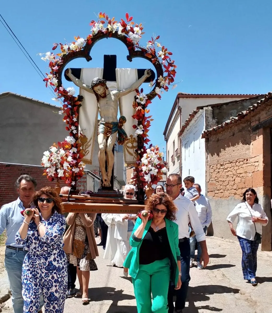 Foto 5 - El segundo remate de banzos del Santo Cristo de la Esperanza logra un nuevo &eacute;xito y recauda 312 euros