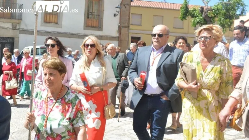 En la procesión del Corpus participaron los niños de primera comunión y los miembros de la Cofradía del Santísimo