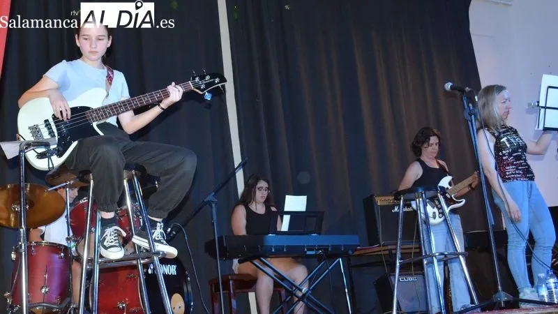 La música rock, reagge y soul llenó el centro cultural de la villa