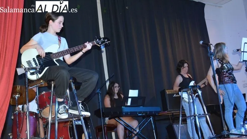 La música rock, reagge y soul llenó el centro cultural de la villa