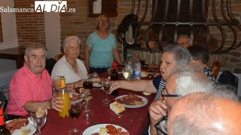 Foto 10 - Doscientos Mayores disfrutan en la fiesta patronal de la asociaci&oacute;n de jubilados de Lumbrales