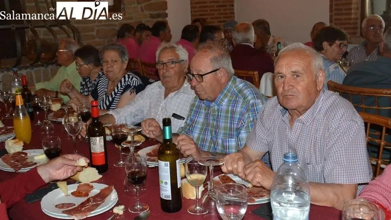 Foto 8 - Doscientos Mayores disfrutan en la fiesta patronal de la asociaci&oacute;n de jubilados de Lumbrales