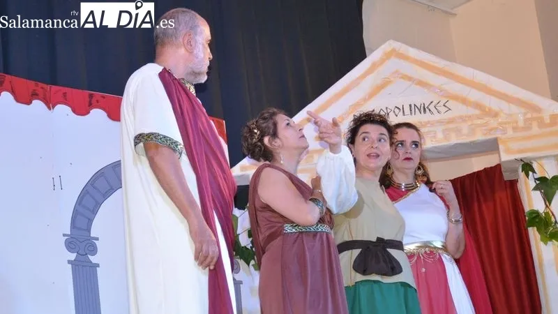 Los actores de Fuentelera ofrecieron una dinámica y divertida representación