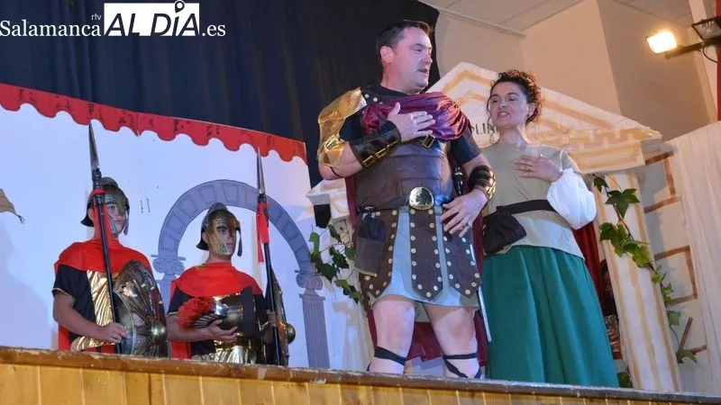 Los actores de Fuentelera ofrecieron una dinámica y divertida representación