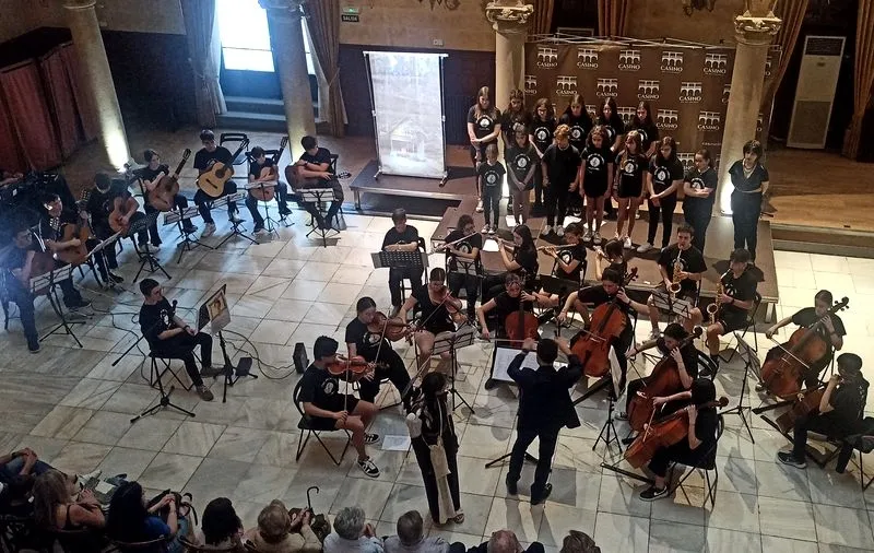 Los alumnos y profesores del Centro Profesional de Música Antonio Machado en el Casino de Salamanca